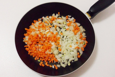 Куриные «бомбочки» под томатно-сметанным соусом 