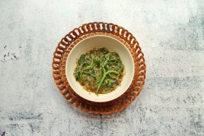 Салат "Чука" с ореховым соусом Салат "Чука" с ореховым соусом