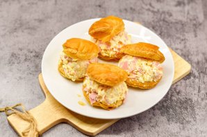 Закуска «Ракушки» из слоеного теста с начинкой Закуска «Ракушки» из слоеного теста с начинкой
