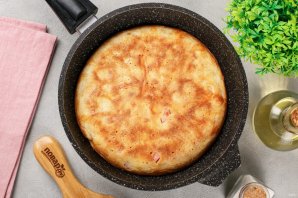 Пирог с одним яйцом на сковороде Пирог с одним яйцом на сковороде