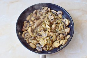 Шампиньоны с луком Шампиньоны с луком