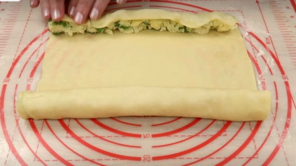 Вкуснее, чем пирожки. Бюджетный и простой рецепт слоеных трубочек Вкуснее, чем пирожки. Бюджетный и простой рецепт слоеных трубочек