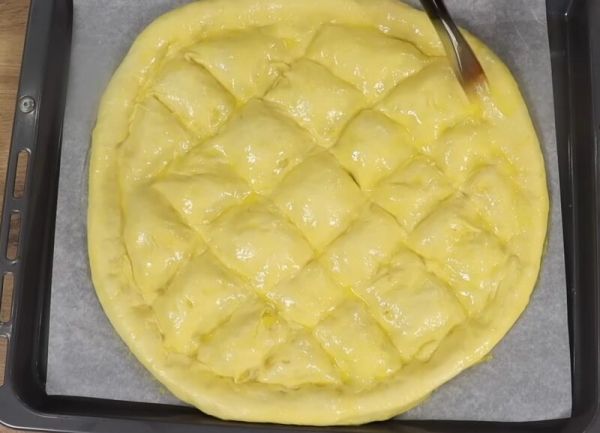 Большая пампушка с чесноком на нежном тесте с начинкой: устоять невозможно! Большая пампушка с чесноком на нежном тесте с начинкой: устоять невозможно!