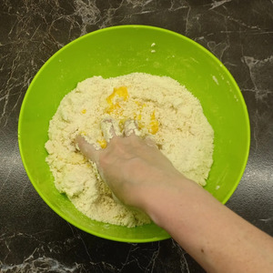 Пирог с абрикосами и сливами
