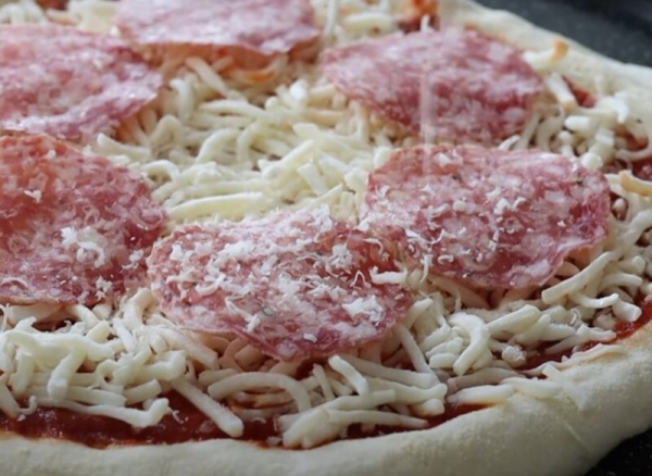 Вы никогда не будете покупать пиццу, если узнаете этот способ. Рецепт без замешивания Вы никогда не будете покупать пиццу, если узнаете этот способ. Рецепт без замешивания