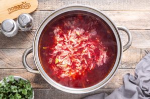 Свекольный суп с кочерыжкой брокколи Свекольный суп с кочерыжкой брокколи