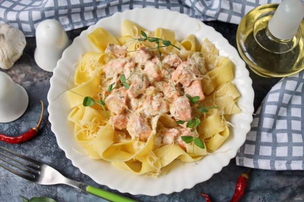 Папарделле с лососем Папарделле с лососем