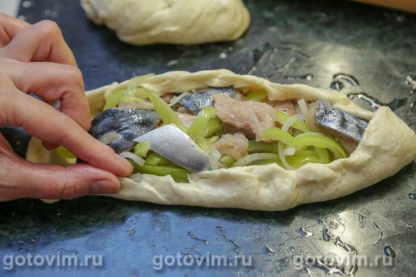 Лодочки пиде с овощами и скумбрией Лодочки пиде с овощами и скумбрией