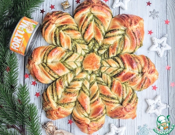 Пирог со шпинатом и тунцом "Снежинка" Пирог со шпинатом и тунцом "Снежинка"