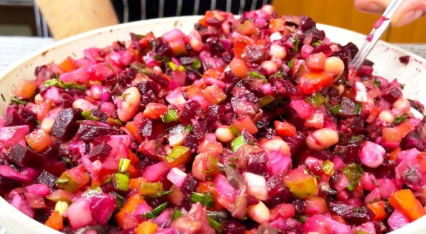 Винегрет года по новому рецепту. Эти 3 ингредиента сделают его намного вкуснее Винегрет года по новому рецепту. Эти 3 ингредиента сделают его намного вкуснее