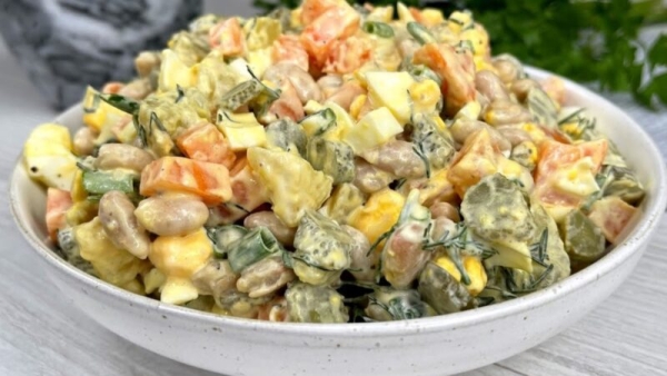 Все порезала, смешала и готово. Простой рецепт вкусного и быстрого салата Все порезала, смешала и готово. Простой рецепт вкусного и быстрого салата