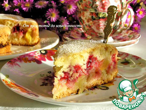 Постная шарлотка с малиной и яблоками