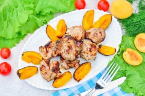 Шашлык из свинины с абрикосами Шашлык из свинины с абрикосами