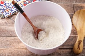 Торт из песочной крошки со сметанным кремом Торт из песочной крошки со сметанным кремом