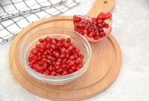 Салат "Гранатовый браслет" с сыром