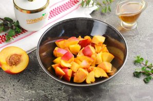 Фруктовый салат с дыней и нектаринами Фруктовый салат с дыней и нектаринами