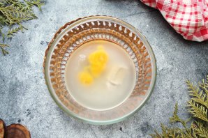 Пирожки с вишней и клубникой Пирожки с вишней и клубникой