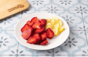 Холодный чай с клубникой Холодный чай с клубникой