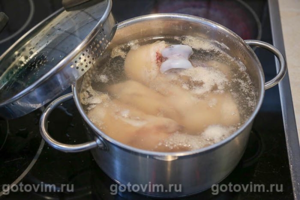 Мужужи из свиных ножек (холодец по-грузински) Мужужи из свиных ножек (холодец по-грузински)