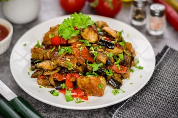 Жаркое из свинины с грибами и баклажанами Жаркое из свинины с грибами и баклажанами