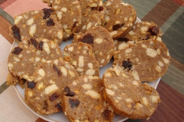 Сладкая колбаска с миндалем без масла