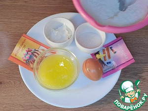 Пирог с творожной начинкой и сливой