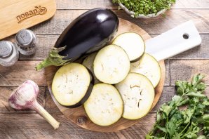 Баклажаны с чесноком и орехами