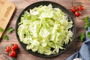 Салат "Цезарь" с креветками классический простой Салат "Цезарь" с креветками классический простой