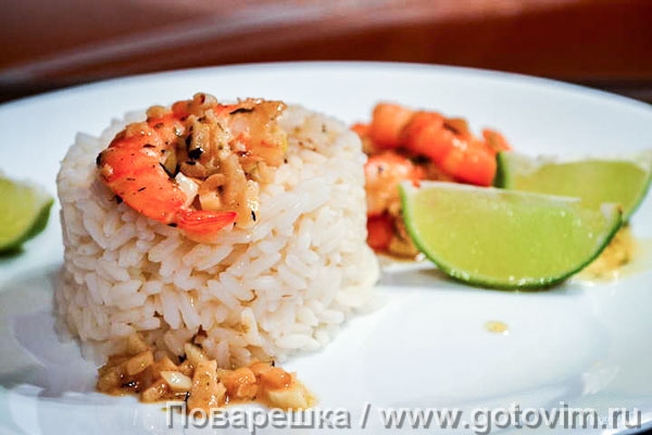 Сочные креветки с чесночным маслом, белым вином и травами Сочные креветки с чесночным маслом, белым вином и травами