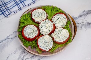 Помидоры с творожным сыром и чесноком Помидоры с творожным сыром и чесноком