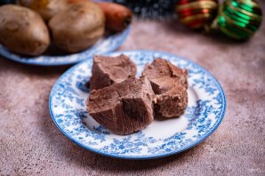 Салат "Оливье" новогодний