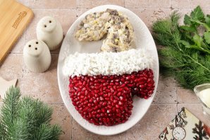 Новогодний салат "Варежка" на год Змеи Новогодний салат "Варежка" на год Змеи