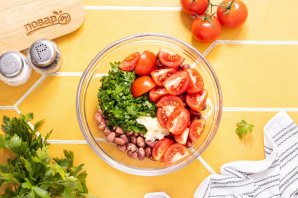 Салат с сухариками и фасолью Салат с сухариками и фасолью