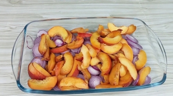 Курятина с персиками в духовке Курятина с персиками в духовке