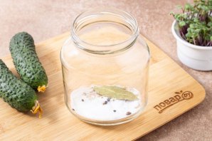 Огурцы с луком на зиму