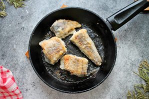 Белая рыба в теплом соусе из горчицы и кориандра Белая рыба в теплом соусе из горчицы и кориандра