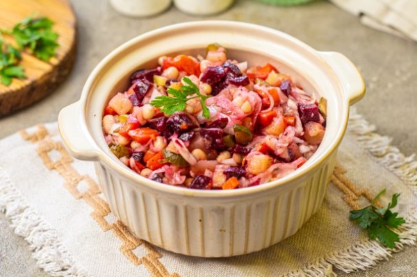 Винегрет классический с фасолью Винегрет классический с фасолью