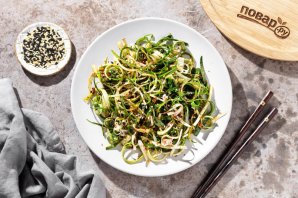 Корейский салат из зеленого лука Корейский салат из зеленого лука