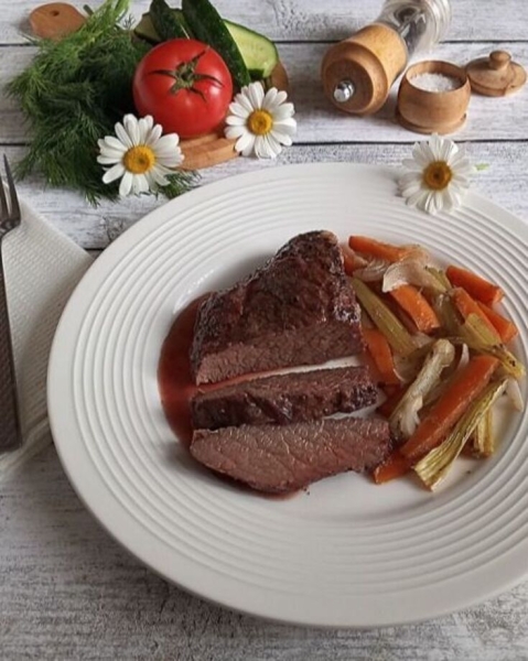 Ростбиф со сливочным маслом на овощной подушке #пушкинкулинар Ростбиф со сливочным маслом на овощной подушке #пушкинкулинар