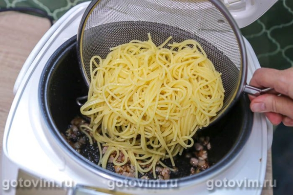 Паста карбонара с беконом и чесноком в мультиварке Паста карбонара с беконом и чесноком в мультиварке