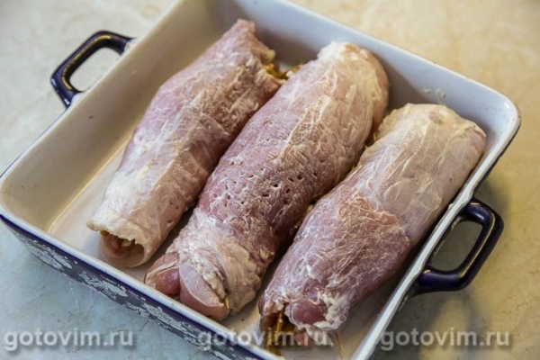 Мясные рулетики из свинины с лисичками и сыром Мясные рулетики из свинины с лисичками и сыром