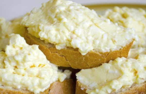 Вкусная намазка на хлеб: съедается моментально. Быстрая закуска на любой случай Вкусная намазка на хлеб: съедается моментально. Быстрая закуска на любой случай