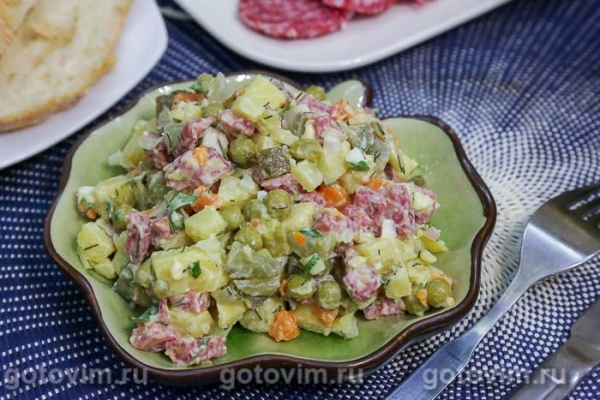 Оливье с копченой колбасой Оливье с копченой колбасой