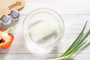 Фунчоза с вешенками и овощами Фунчоза с вешенками и овощами