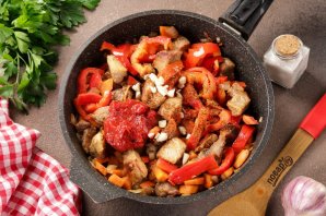 Гуляш с болгарским перцем Гуляш с болгарским перцем