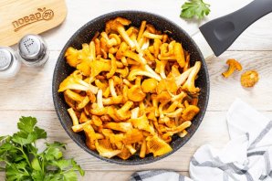 Тушеная картошка с лисичками Тушеная картошка с лисичками