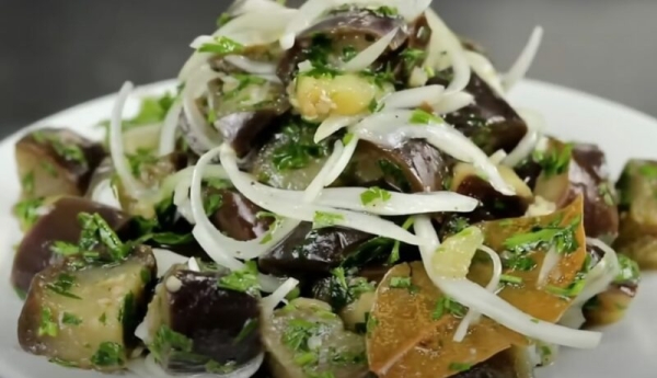 Новый хит вашей кухни: бюджетные баклажаны на вкус — как дорогие грибы. Простой рецепт на обед или ужин Новый хит вашей кухни: бюджетные баклажаны на вкус — как дорогие грибы. Простой рецепт на обед или ужин