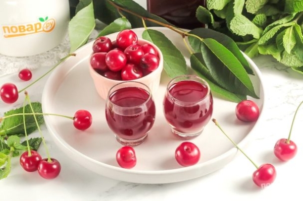 Вишневая наливка с косточками Вишневая наливка с косточками