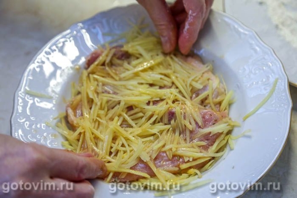 Отбивные из свинина в панировке картофельной стружки Отбивные из свинина в панировке картофельной стружки