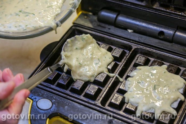 Вафли «Ленивые хачапури» с сыром и зеленью Вафли «Ленивые хачапури» с сыром и зеленью